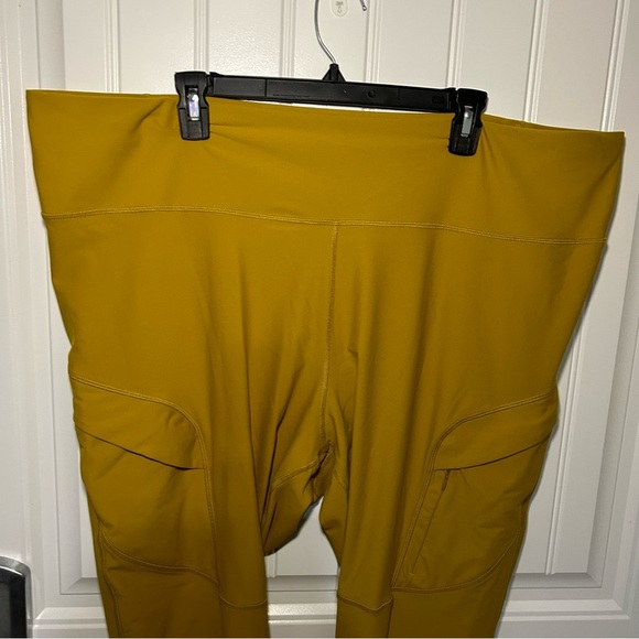 Old Navy Active Powersoft Go-Dry Yellow High-Rise Leggings Size 4X - Picture 2 of 9